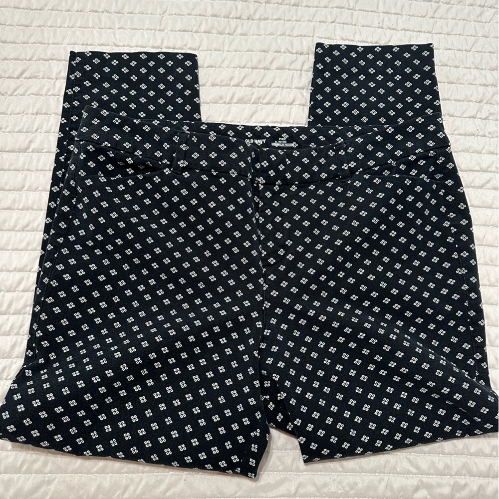Old Navy Pixie Pant